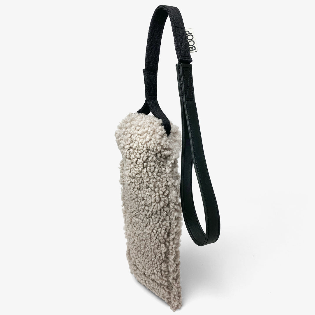 Gioco tira e molla per cani in tessuto bouclé beige con manico in pelle sintetica nera – Fridom